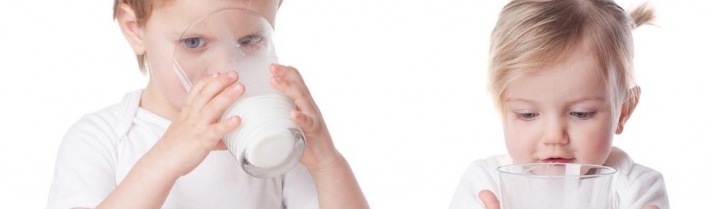 Цельное молоко может снижать риск ожирения у детей
